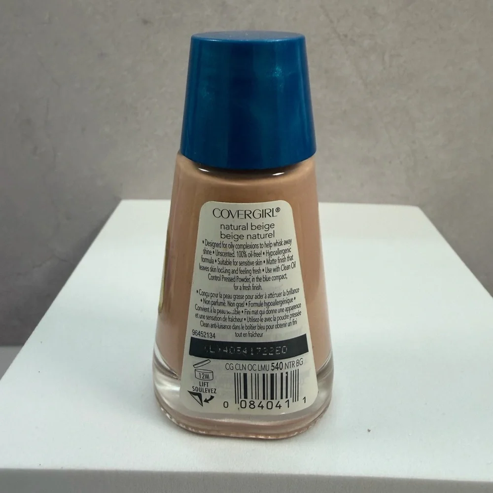 💚4/$10 CoverGirl Clean Oil Control Liquid Foundation - Natural Beige (540)